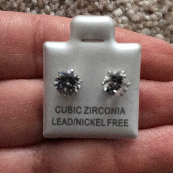 Cubic zirconia diamond earrings - Picture 8 of 8